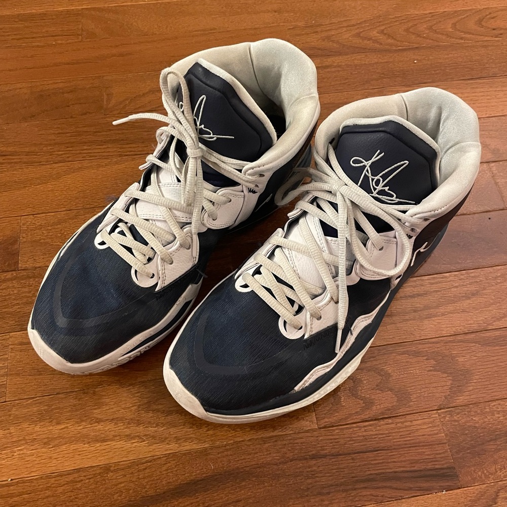 Nike Kyrie Mens Size 12
